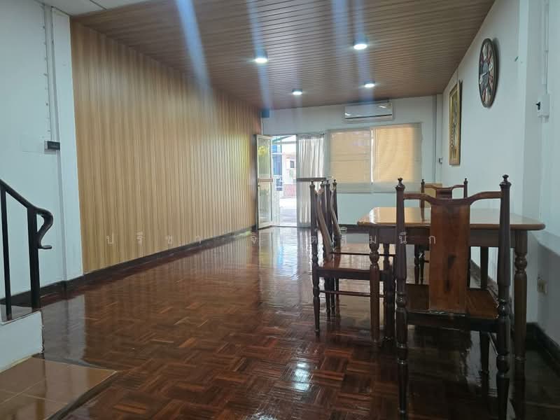 Townhouse 2 bedrooms in private compound wit 2 bedrooms for rent in Ploenchit, bangkok, เพลินจิต, Lumphini, Pathum Wan, Bangkok, 2 Bedrooms, 150 sqm, Townhouse For Rent, by ปรีชา จิตต์สมนึก, 6940518 - DDproperty.com