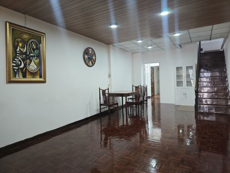 Townhouse 2 bedrooms in private compound wit 2 bedrooms for rent in Ploenchit, bangkok, เพลินจิต, Lumphini, Pathum Wan, Bangkok, 2 Bedrooms, 150 sqm, Townhouse For Rent, by ปรีชา จิตต์สมนึก, 6940518 - DDproperty.com