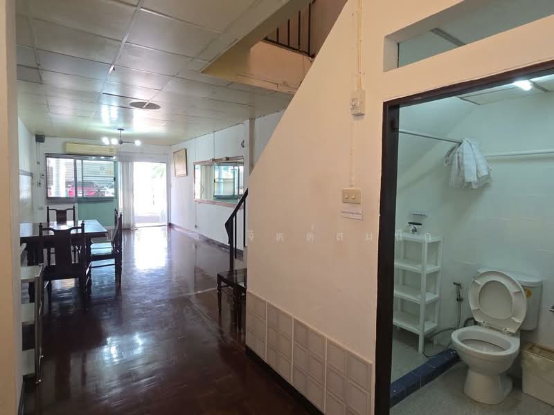 Townhouse 2 bedrooms in private compound wit 2 bedrooms for rent in Ploenchit, bangkok, เพลินจิต, Lumphini, Pathum Wan, Bangkok, 2 Bedrooms, 150 sqm, Townhouse For Rent, by ปรีชา จิตต์สมนึก, 6940518 - DDproperty.com