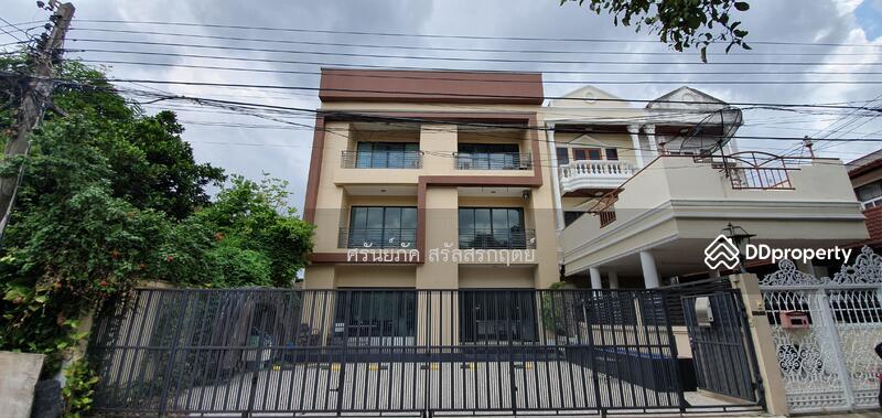 For Rent - ให้เช่า บ้านเดี่ยว 3 ชั้น 64 ตรว. ถนนลาดพร้าว ซ. 15, Bangkok