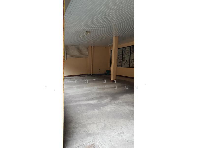 ที่จอดรถ 3 คัน