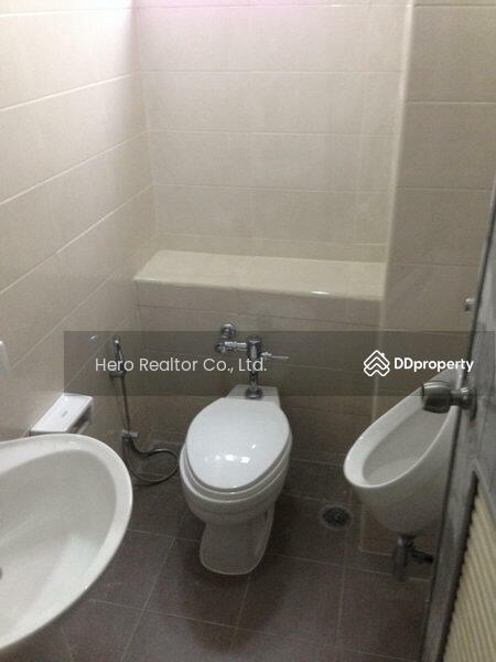 ให้เช่า - For Rent Office Space Lat Phrao Road Bang Kapi BRE11107, กรุงเทพ
