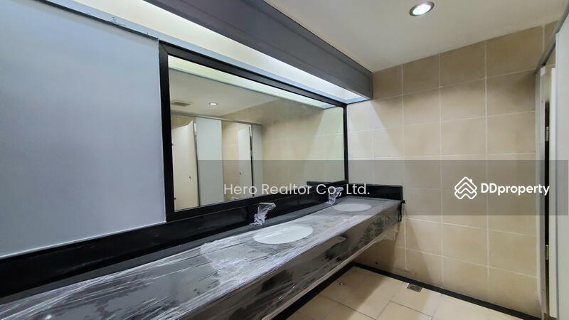 ให้เช่า - For Rent Office Space Sukhumvit 21 BTS Asok MRT Sukhumvit Watthana BRE4484, กรุงเทพ