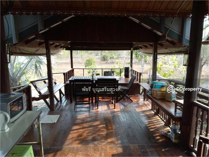 ภายนอกบ้านและศาลา