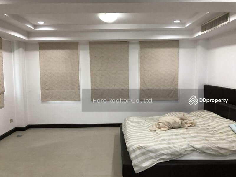 ให้เช่า - For Rent Bangkok Home Office Pracha Uthit Huai Khwang BRE12614, กรุงเทพ