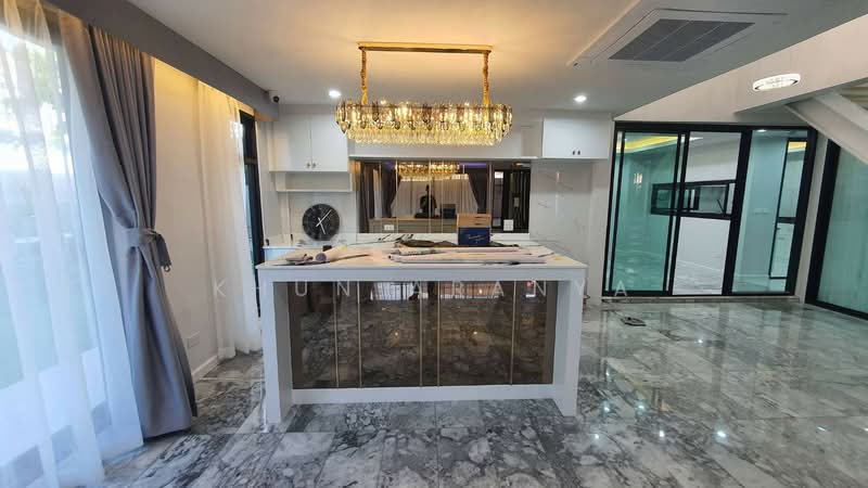 ให้เช่า - ให้เช่าบ้านเดี่ยวหลังใหญ่ 4 ชั้น ให้เช่า ทำเลทอง ทาวน์อินทาวน์ – เลียบด่วนรามอินทรา, กรุงเทพ