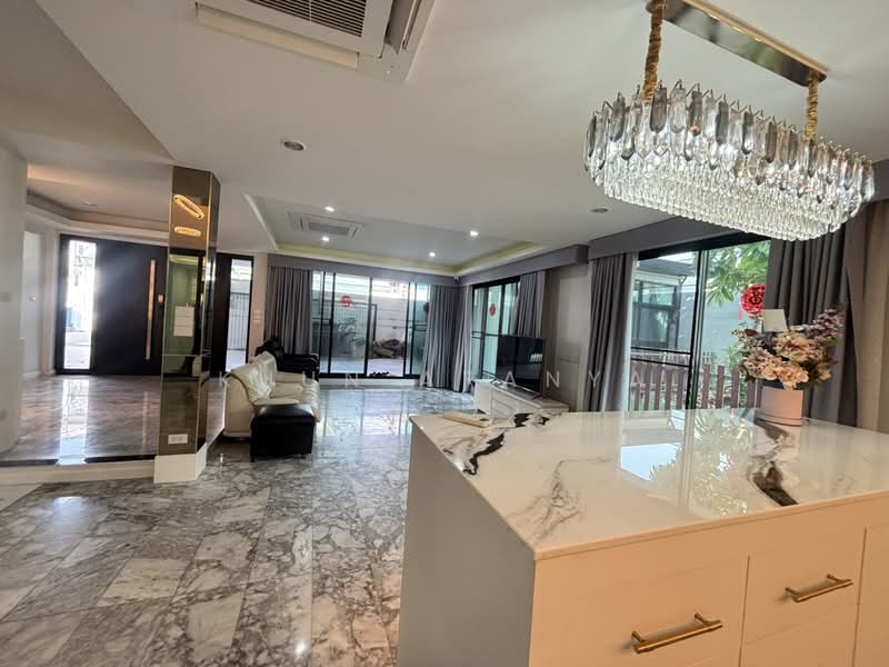 ให้เช่าบ้านเดี่ยวหลังใหญ่ 4 ชั้น ให้เช่า ทำเลทอง ทาวน์อินทาวน์ – เลียบด่วนรามอินทรา, Bangkok, ลาดพร้าาว96, Wang Thonglang, Bangkok, 5 Bedrooms, 600 sqm, Single Detached House For Rent, by Khun Aranya, 7754986 - DDproperty.com