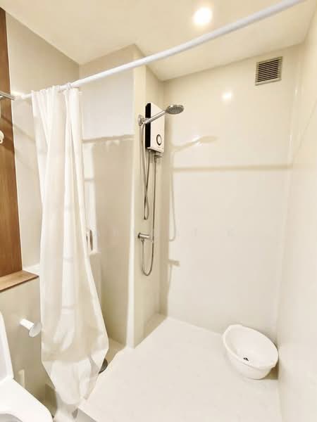 Blossom Condo @ Sathorn-Charoenrat, Bangkok, Charoen Rat Road, Thung Wat Don, Sathon, Bangkok, 2 Bedrooms, 62 sqm, Condo For Rent, by Jarunat K, 7808183 - DDproperty.com
