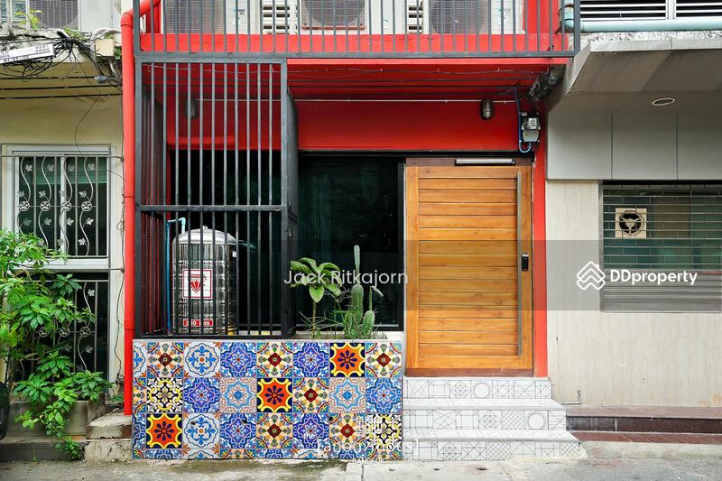 For Sale - ขายอาคารพาณิชย์ ย่านสีลม 5นอน 5น้ำ 5ชั้น 12 ตรว พร้อมผู้เช่า, Bangkok