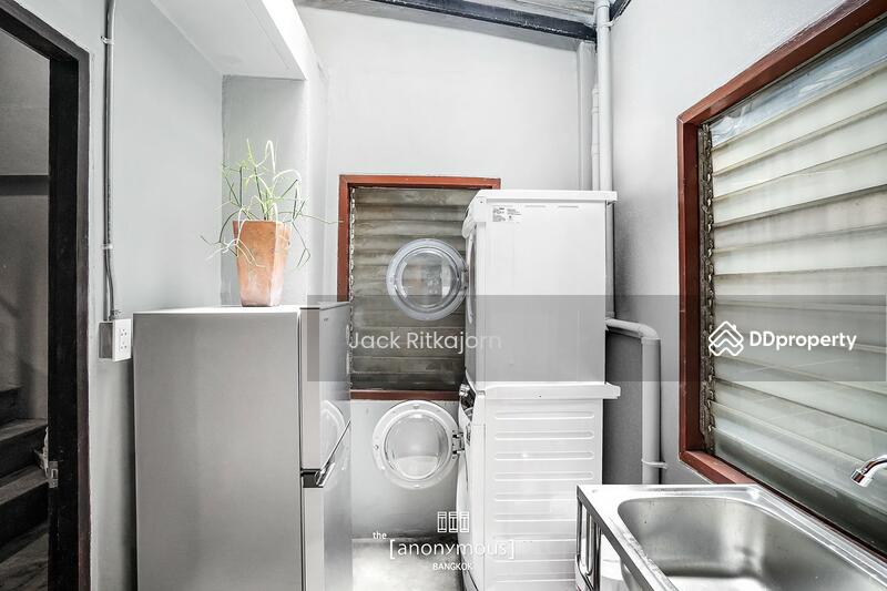 For Sale - ขายอาคารพาณิชย์ ย่านสีลม 5นอน 5น้ำ 5ชั้น 12 ตรว พร้อมผู้เช่า, Bangkok