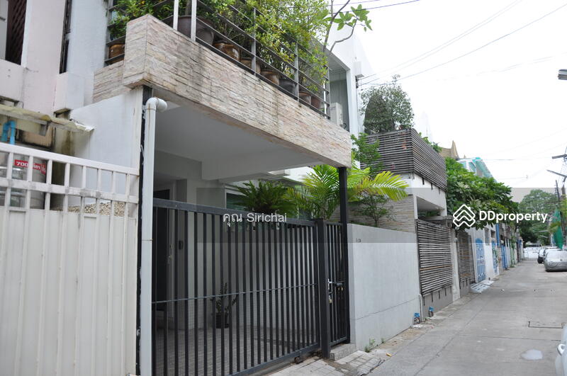 ทาวน์เฮ้าส์ 2 ชั้นพร้อมผู้เช่า, Bangkok, 15/24 เอกมัย 12, Khlong Tan Nua, Watthana, Bangkok, 3 Bedrooms, 190 sqm, Townhouse For Sale, by Sirichai Baimongkol, 7891650 - DDproperty.com