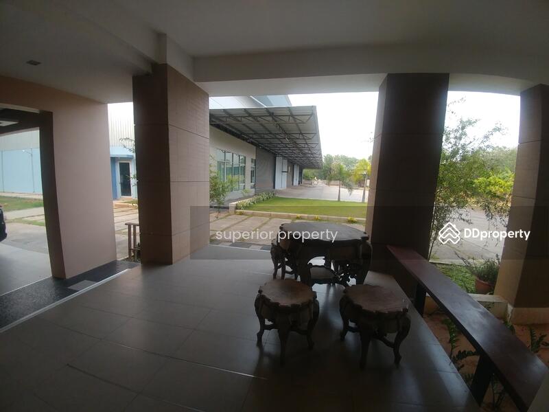 อาคารที่สอง ด้านหลังเป็นที่พักอาศัย ชั้นล่าง