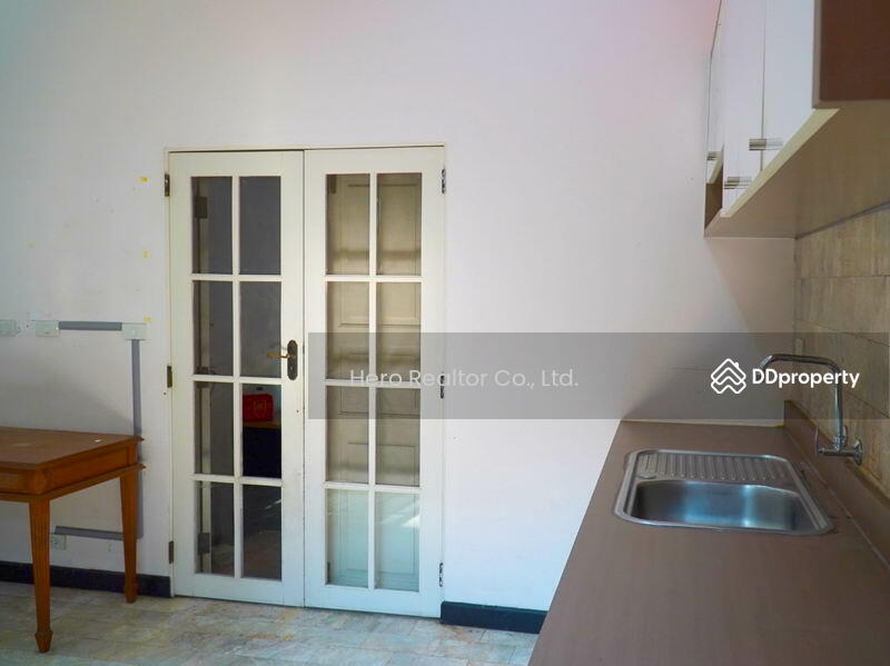 ให้เช่า - For Rent Bangkok Town House Home Office BTS Phloen Chit Lumphini Pathum Wan BRE15152, กรุงเทพ
