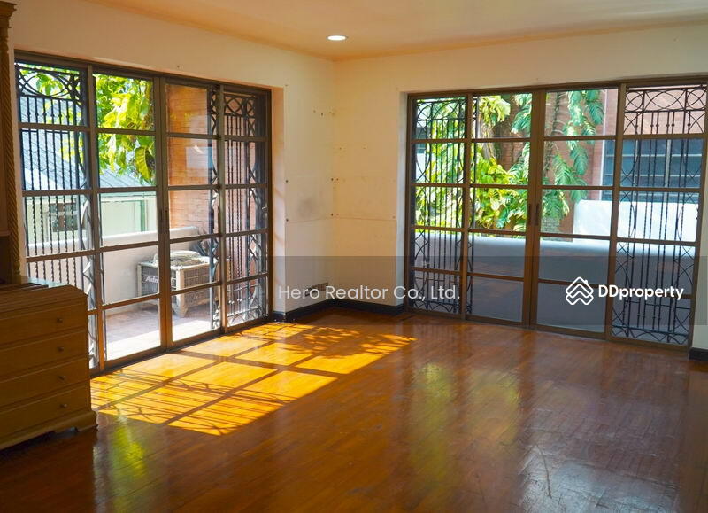 ให้เช่า - For Rent Bangkok Town House Home Office BTS Phloen Chit Lumphini Pathum Wan BRE15152, กรุงเทพ