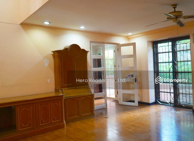 ให้เช่า - For Rent Bangkok Town House Home Office BTS Phloen Chit Lumphini Pathum Wan BRE15152, กรุงเทพ