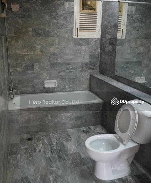 ให้เช่า - For Rent Bangkok Town House Home Office BTS Phloen Chit Lumphini Pathum Wan BRE15152, กรุงเทพ