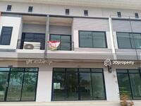 ขาย - ขายตึก 2 ชั้น ทำเลติดถนนเพชรเกษม สภาพใหม่ยังไม่เคยเข้าอยู่เลย พื้นที่ 26 ตารางวา 2 ห้องนอน 2 ห้องน้ำ สามารถเปิดกิจการได้