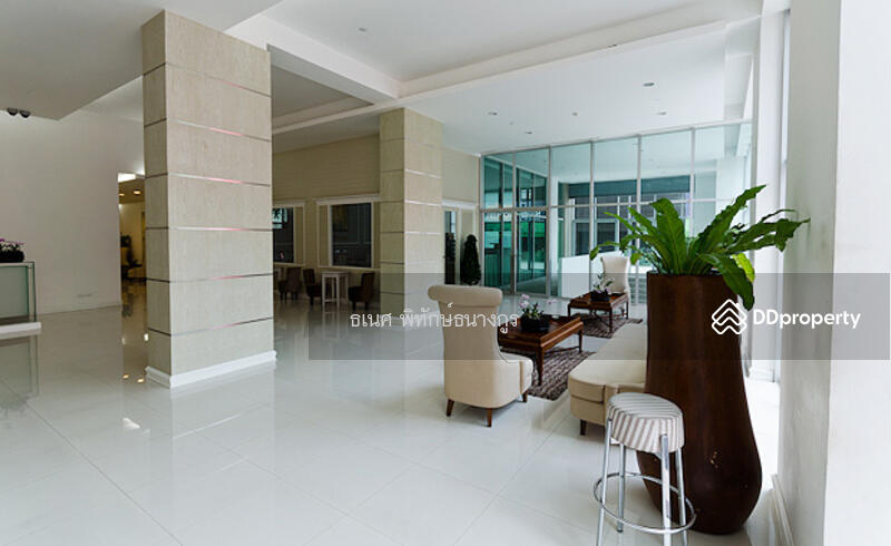 condo's lobby
