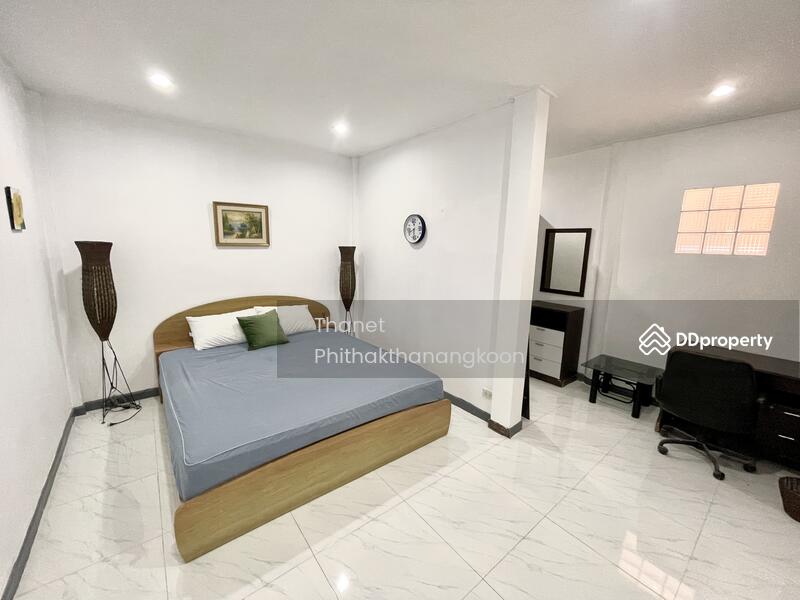 Bedroom 1 (first floor)