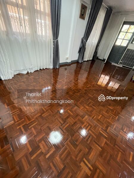 Newly repaint paguet wood floor
