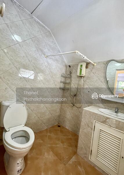 2nd floor bathroom