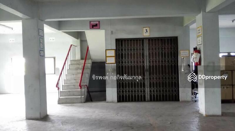 ทางขึ้น พร้อมลิฟท์ส่งสินค้าขนาดใหญ่ 2 ตัว มีอุปกรณ์ดับเพลิงทุกชั้น 