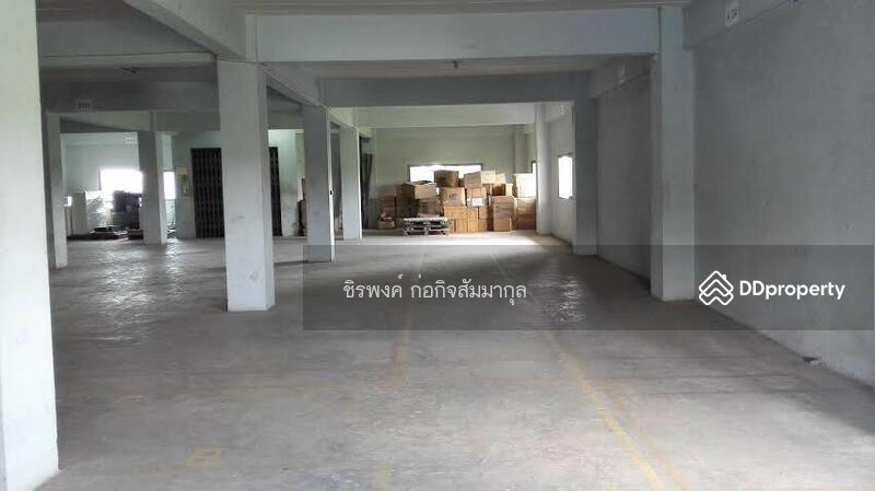 ลานเก็บสินค้ากว้างขวาง 