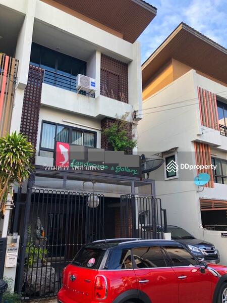ขายถูก ทาวน์โฮม นวมินทร์ 163 หลังมุม (ตกแต่งสไตล์ลอฟท์ +ใกล้สถานีรถไฟฟ้า 1.5 Km.) 180 ตร.ม.