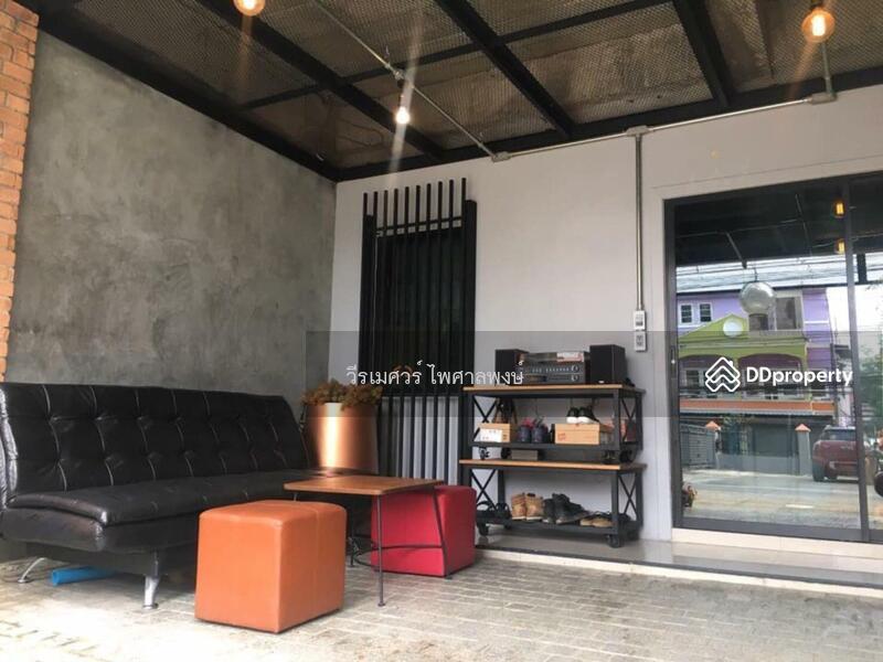 ขายถูก ทาวน์โฮม นวมินทร์ 163 หลังมุม (ตกแต่งสไตล์ลอฟท์ +ใกล้สถานีรถไฟฟ้า 1.5 Km.) 180 ตร.ม.