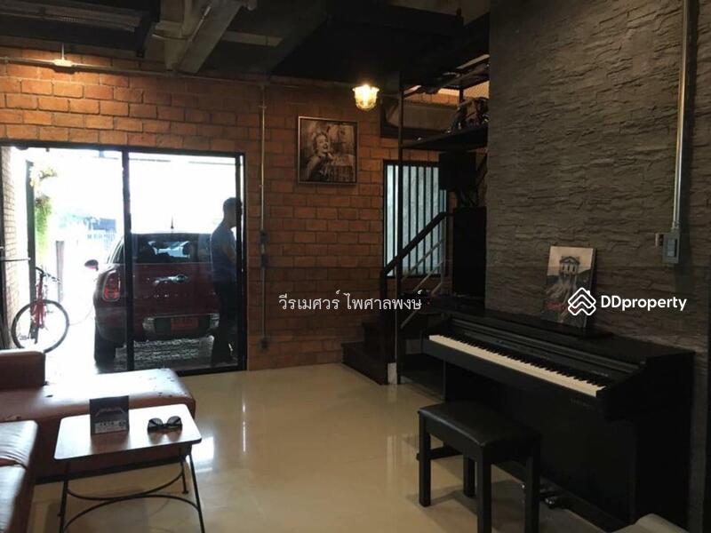 ขายถูก ทาวน์โฮม นวมินทร์ 163 หลังมุม (ตกแต่งสไตล์ลอฟท์ +ใกล้สถานีรถไฟฟ้า 1.5 Km.) 180 ตร.ม.