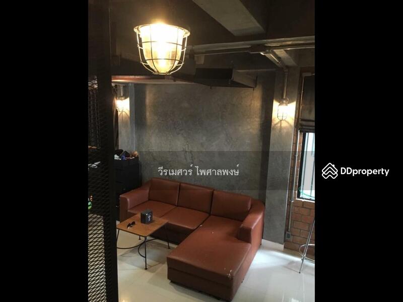 ขายถูก ทาวน์โฮม นวมินทร์ 163 หลังมุม (ตกแต่งสไตล์ลอฟท์ +ใกล้สถานีรถไฟฟ้า 1.5 Km.) 180 ตร.ม.