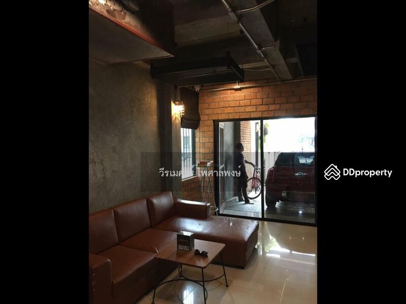 ขายถูก ทาวน์โฮม นวมินทร์ 163 หลังมุม (ตกแต่งสไตล์ลอฟท์ +ใกล้สถานีรถไฟฟ้า 1.5 Km.) 180 ตร.ม.