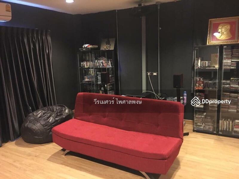 ขายถูก ทาวน์โฮม นวมินทร์ 163 หลังมุม (ตกแต่งสไตล์ลอฟท์ +ใกล้สถานีรถไฟฟ้า 1.5 Km.) 180 ตร.ม.