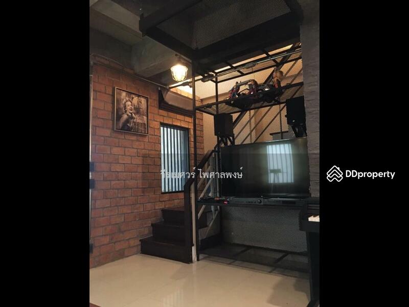 ขายถูก ทาวน์โฮม นวมินทร์ 163 หลังมุม (ตกแต่งสไตล์ลอฟท์ +ใกล้สถานีรถไฟฟ้า 1.5 Km.) 180 ตร.ม.