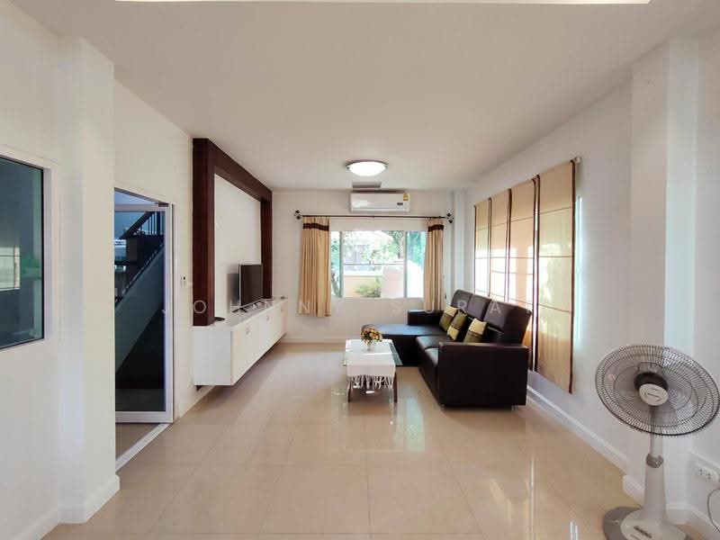 2-storey house for rent in an up-scale village, Nam Phrea, Hang Dong, Chiang Mai, Chiang Mai, Nam Phare, Hang Dong, Chiang Mai, 3 Bedrooms, 225 sqm, Single Detached House For Rent, by Surat Premsri, 8071121 - DDproperty.com