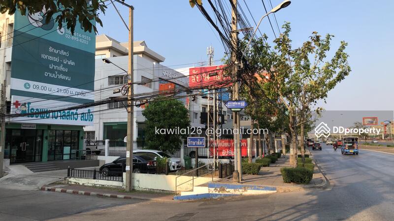 ปากซอยมีรถเมย์ รถตู้ผ่านหลายสาย