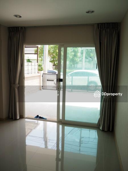 ขาย ทาวน์โฮม 3 ชั้น-รามอินทรา (ตกแต่ง สไตล์โมเดิร์น) 20.9 ตร.ว. 200 ตร.ม. 3 นอน 3 น้ำ 