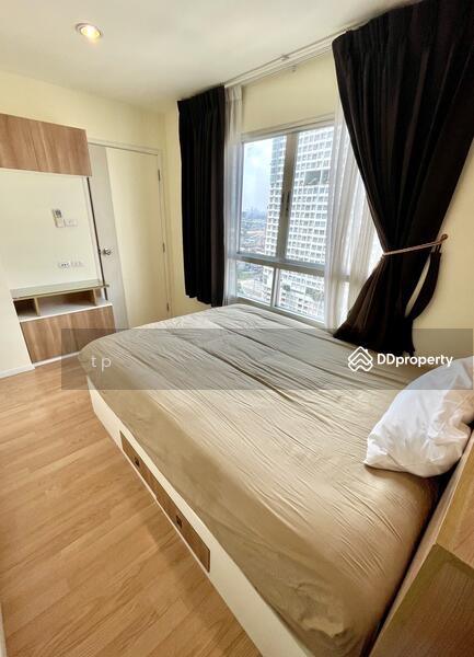 Master bedroom with5' bed