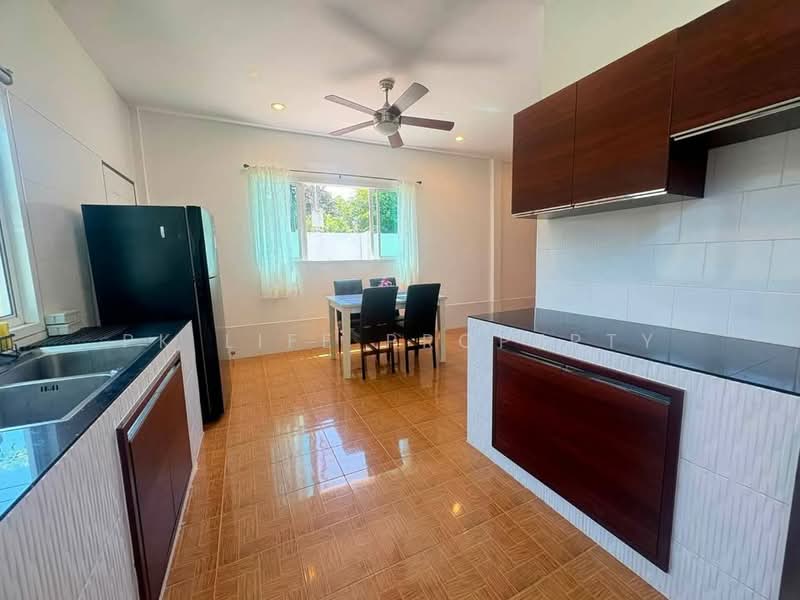 7R0188 This House 2 bedroom 1 bathroom 35,000/month at Rawai (available on September 2024), Phuket, Rawai, Muang Phuket, Phuket, 2 Bedrooms, 140 sqm, Single Detached House For Rent, by PK LIFE Property, 8200276 - DDproperty.com