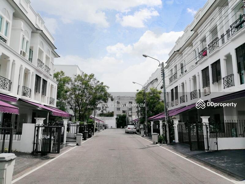 ขายทาวน์โฮม สุขุมวิท 62 ขับรถขึ้นทางด่วนเพียง 400 m. (ใกล้ BTS 1.2 Km.) 24.8 ตร.ว. 4นอน 4น้ำ