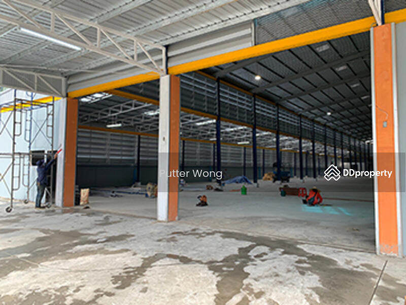 ด้านหน้า ตอนเปิดประตูเหล็กขึ้น