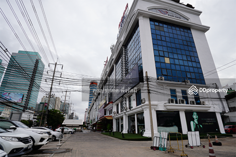 บริเวณหน้าตึก