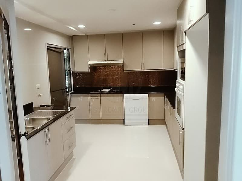 G.P. Grande Tower, Bangkok, 55 Sukhumvit 23, Khlongtoei Nua, Watthana, Bangkok, 3 Bedrooms, 260 sqm, Condo For Rent, by JST Realty Group Co., Ltd., 8314307 - DDproperty.com