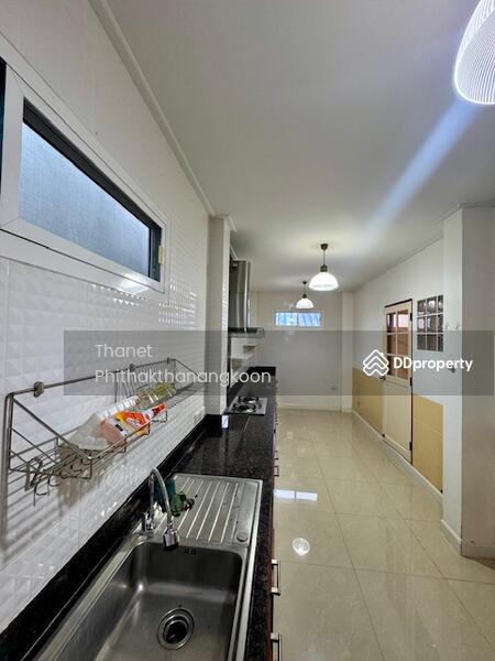 sammagorn, Bangkok, รามคำแหง, Saphan Sung, Bangkok, 3 Bedrooms, 250 sqm, Single Detached House For Rent, by Thanet Phithakthanangkoon, 8358329 - spacious kitchen - DDproperty.com