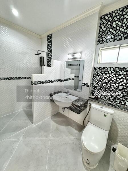 sammagorn, Bangkok, รามคำแหง, Saphan Sung, Bangkok, 3 Bedrooms, 250 sqm, Single Detached House For Rent, by Thanet Phithakthanangkoon, 8358329 - master bathroom - DDproperty.com