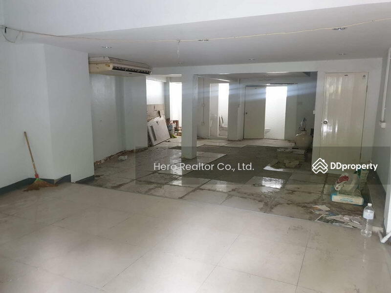 ให้เช่า - For Rent Bangkok Shophouse Ekkamai BTS Ekkamai Watthana BRE14877, กรุงเทพ