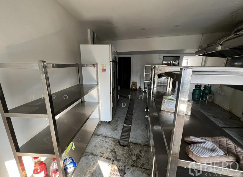 ให้เช่า - For Rent Bangkok Shophouse Ekkamai BTS Ekkamai Watthana BRE14877, กรุงเทพ