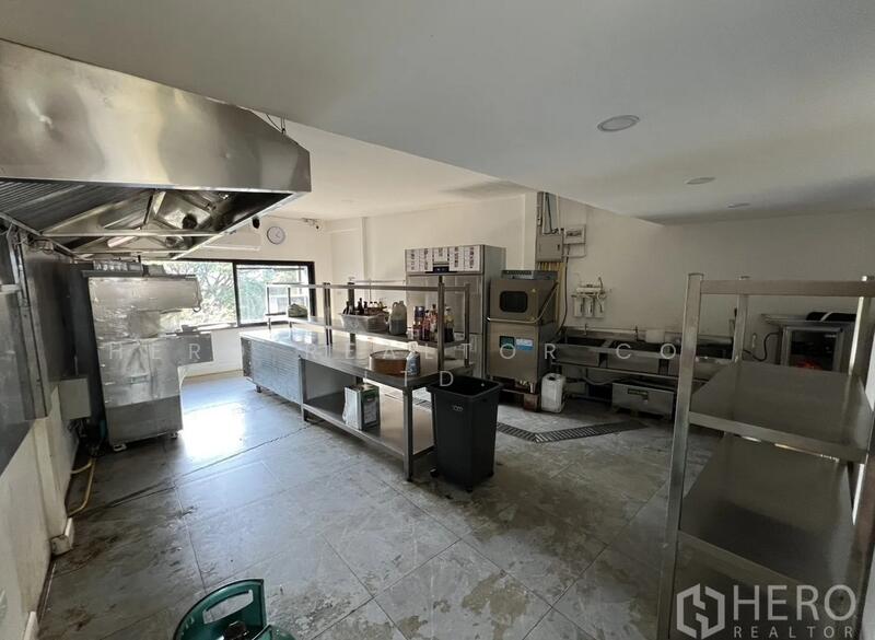 ให้เช่า - For Rent Bangkok Shophouse Ekkamai BTS Ekkamai Watthana BRE14877, กรุงเทพ