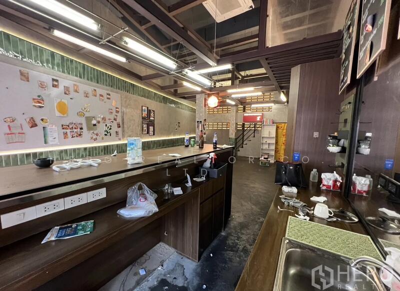 ให้เช่า - For Rent Bangkok Shophouse Ekkamai BTS Ekkamai Watthana BRE14877, กรุงเทพ