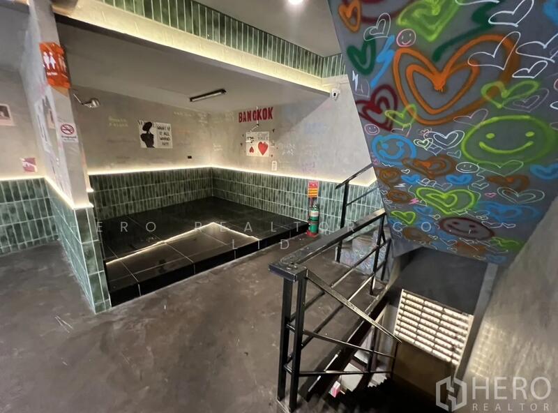 For Rent - For Rent Bangkok Shophouse Ekkamai BTS Ekkamai Watthana BRE14877, Bangkok